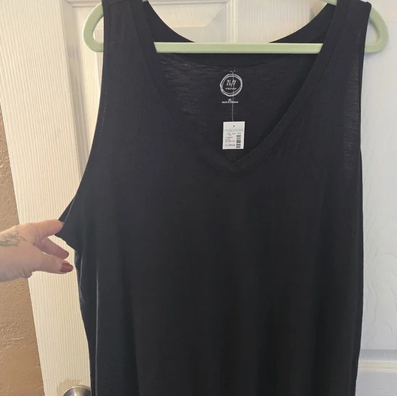 Women's V-Neck Black Tank Top - Picture 4 of 8